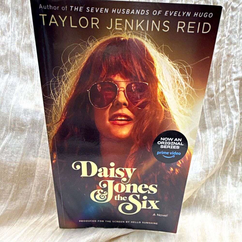 Taylor Jenkins Reid Daisy Jones & The Six Reese's Book Club Novel TPB 2023